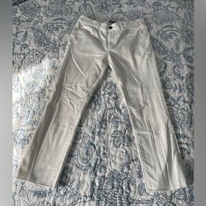 Ann Taylor Women’s White Jeans Size 6